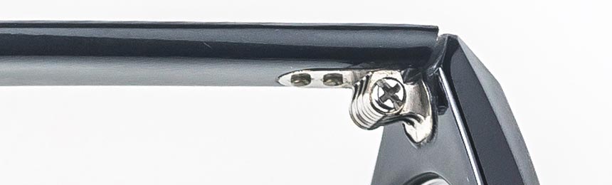 Why Most Luxury Sunglasses Require Continuous Tightening (And Peeqs Do Not)